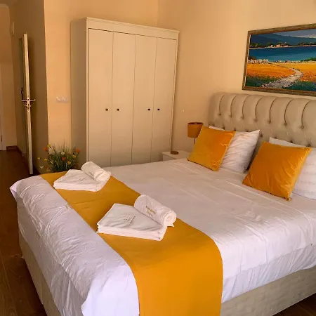 Valencia Gardens Deluxe Apartament *