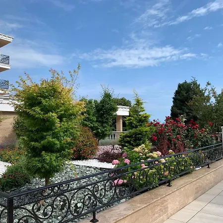 Valencia Gardens Deluxe Апартамент